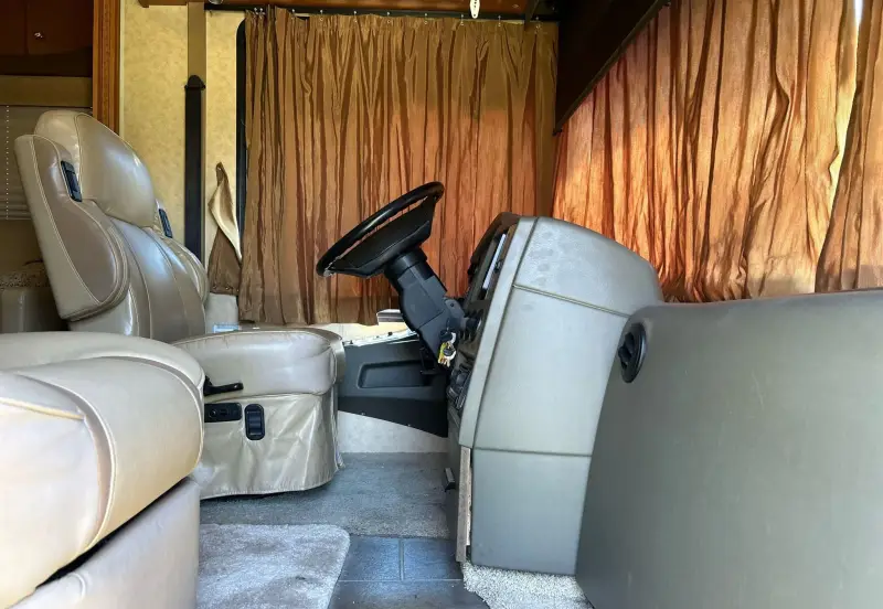 2008 Winnebago Journey photo 12
