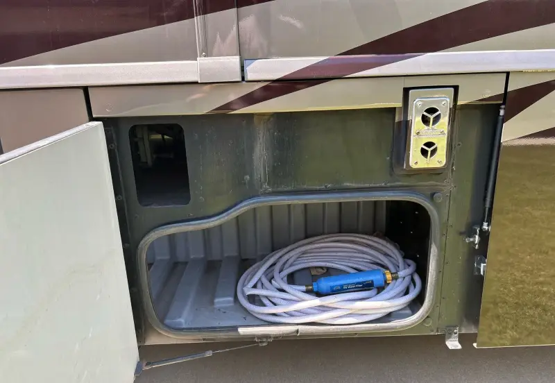2008 Winnebago Journey photo 106