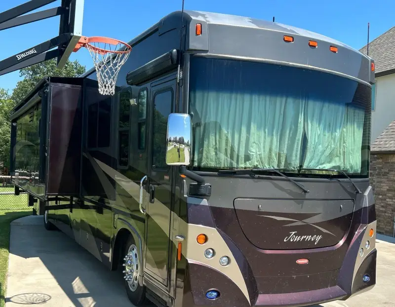 2008 Winnebago Journey photo 3