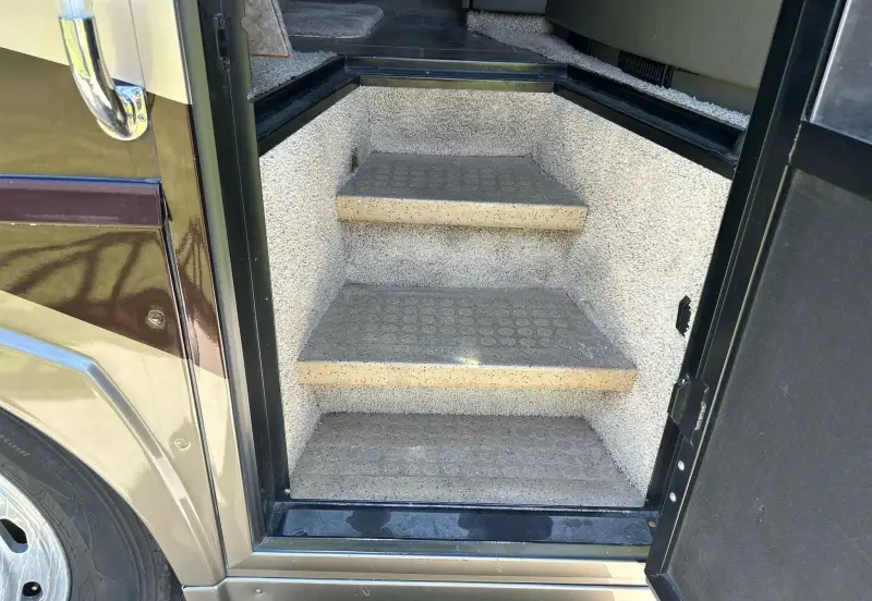 2008 Winnebago Journey photo 11