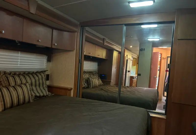 2008 Winnebago Journey photo 78
