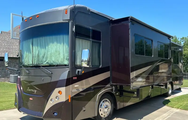 2008 Winnebago Journey photo 1