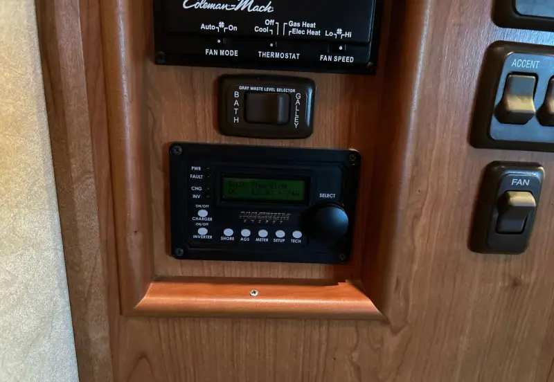 2008 Winnebago Journey photo 60